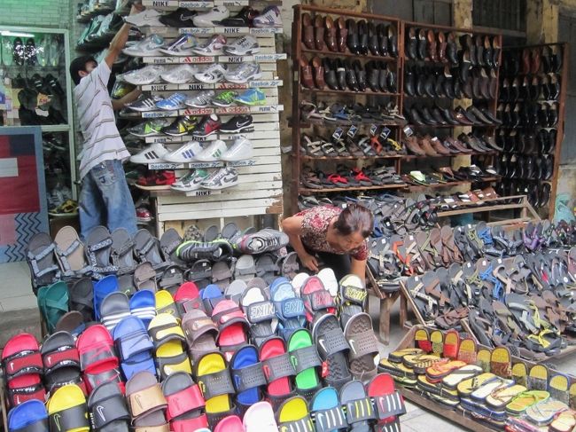 こんなに商売熱心で無い商店街も、マジで有る<br />んですね。<br /><br />この街で熱心に話しかけて来るのは、しつこい<br />シクロの運転手かカード詐欺師位の者で〜す。（笑）