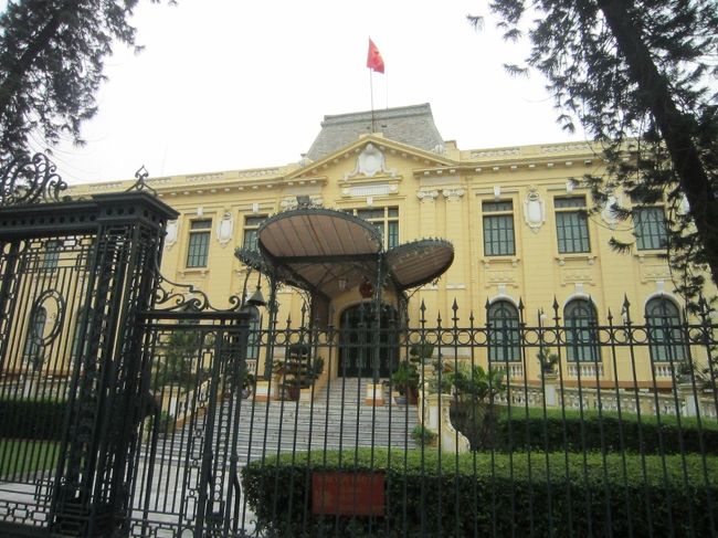 ベトナムの主な建物に黄色の色が使われて居<br />るのを、ハノイに来て知りました。<br /><br />これはフランス植民地時代の、マジな遺産なの<br />でしょうか。（？）