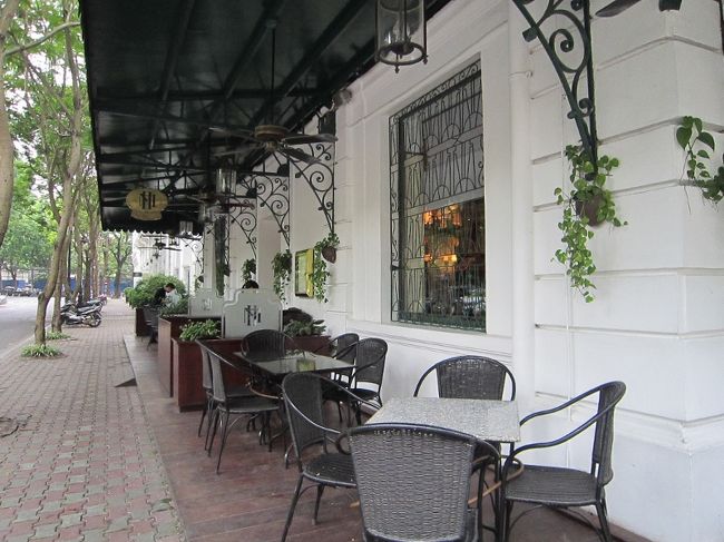 ハノイの官庁街には、小洒落たカフェやレスト<br />ランが点在して居ます。<br /><br />とてもハノイ市民が、頻繁に利用出来る感じで<br />は有りませんが、特権階級の人間達のご用達<br />なのでしょう。