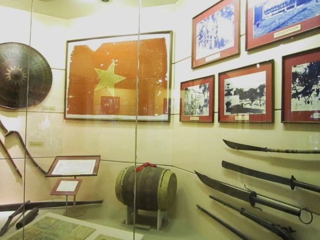 ベトナムの旗が出て来ましたが、パンフレットが<br />無いので、明細は判りませんでした。（涙）