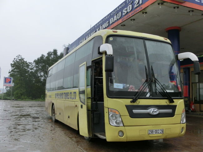 　　１８：００宿を出発、バスステーション１８：４０発ダナン行きの夜行寝台バスに乗り込みます。（写真は翌朝撮影）<br /><br />