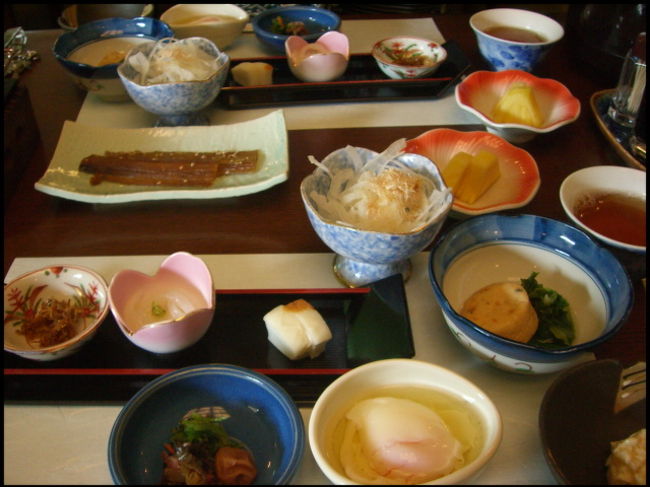 6月7日<br />朝食もバイキングじゃないので落ち着いていただけました<br />旅館はほぼ満足なのですが、露天風呂が無いのが残念でした。<br /><br /><br />