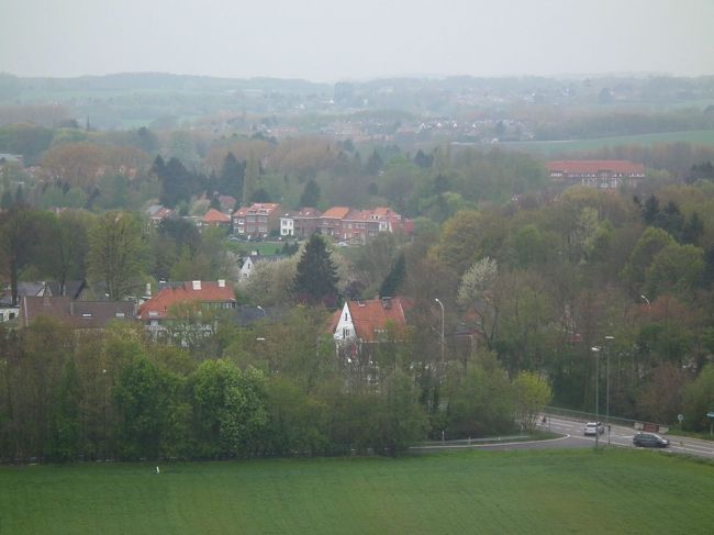 　上から見るとこんな鄙びた非常に穏やかそうに見える街が広がっています。