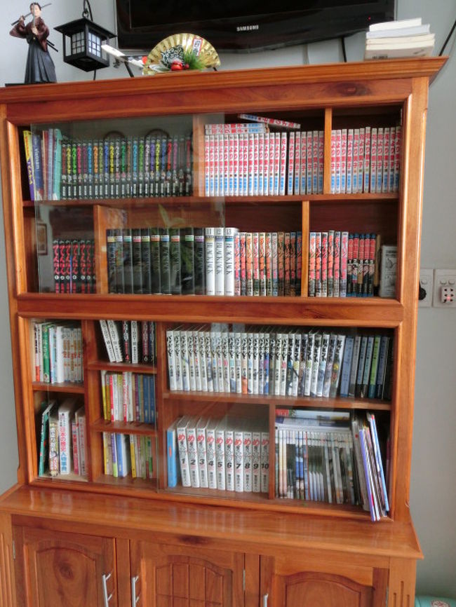 　　たくさんのマンガ本。<br /><br />　　滞在中「オーイ竜馬」を読んで（見て）いました。<br /><br />