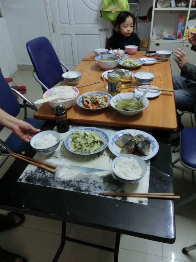 　　奥さんより夕食を一緒にとりませんかと誘われました。<br /><br />　　ご夫婦、娘さん、従業員、長期滞在中の日本人の方と一緒です。<br /><br /><br />