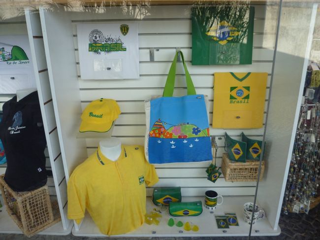 展望台のお土産屋さんのウィンドウ。