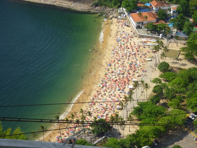 ビーチには、海水浴の人々が!!!