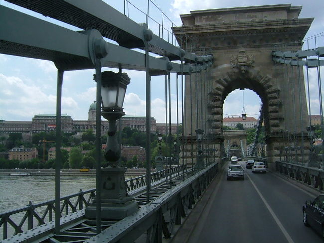 5/18　ブダベスト　王宮からのくさり橋