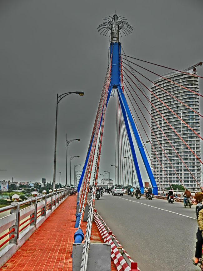 　　宿の自転車を借りてハン川を渡り街中へ。<br /><br />