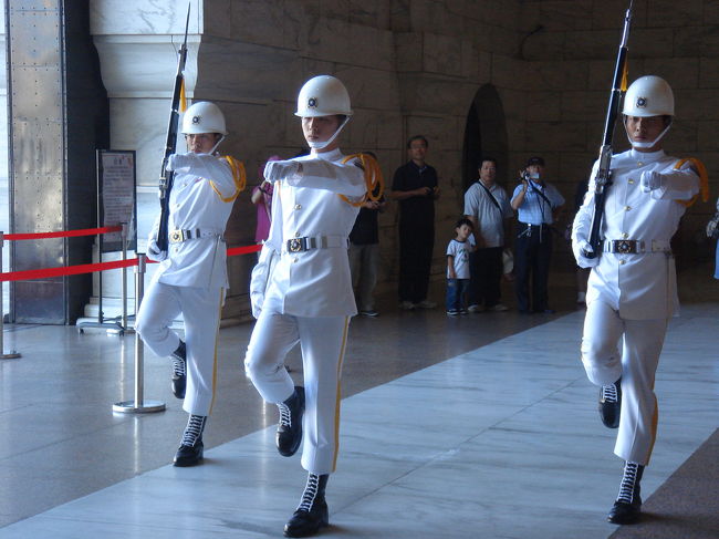本日も一瞬の乱れもない交代式でした。