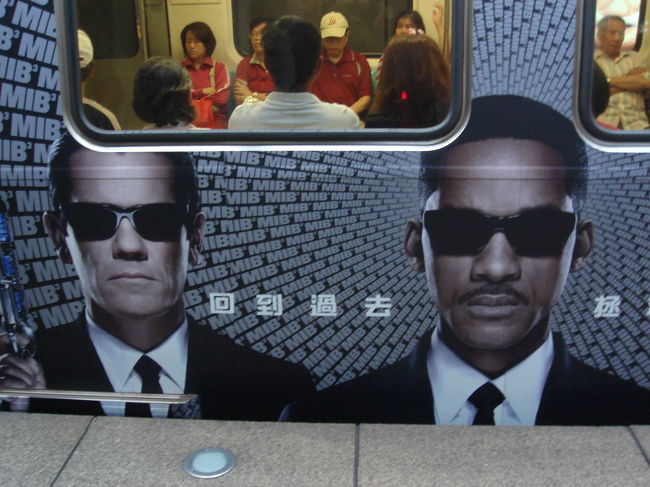 車両が「メン・イン・ブラック」仕様になってる(^-^)/