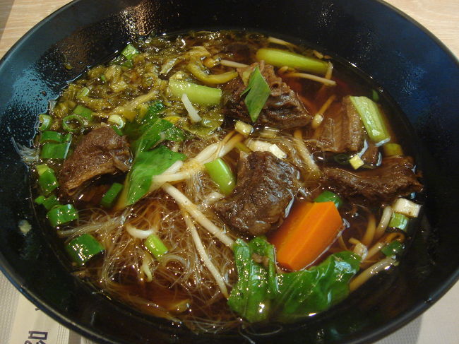 僕は牛肉細粉麺をいただきました。<br />牛肉ゴロゴロで美味しかった〜。