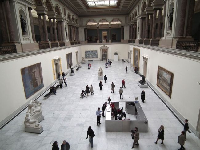 　大渋滞で時間が不足してしまったものですから、頑張って王宮の丘に上がり、王宮美術館にやってきました。<br /><br />　この美術館もフラッシュを焚かなければ、写真を撮ることは許されております。