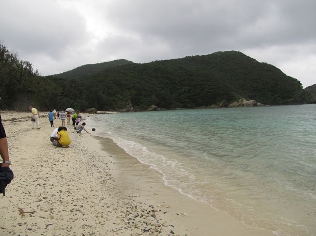 パワーストーンが波で運ばれてくるらしく　<br />皆、一生懸命、上質のパワーストーンを探しているのです。<br /><br />