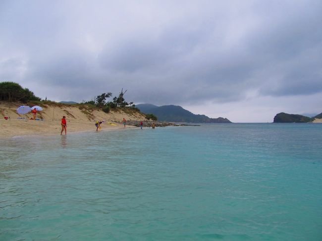 無人島・・・<br /><br />なのに…、島にはビキニ女子がいました。