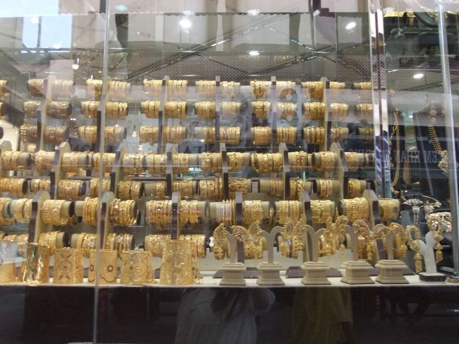 特に買うつもりがなかったのでひやかし程度にブラブラ。