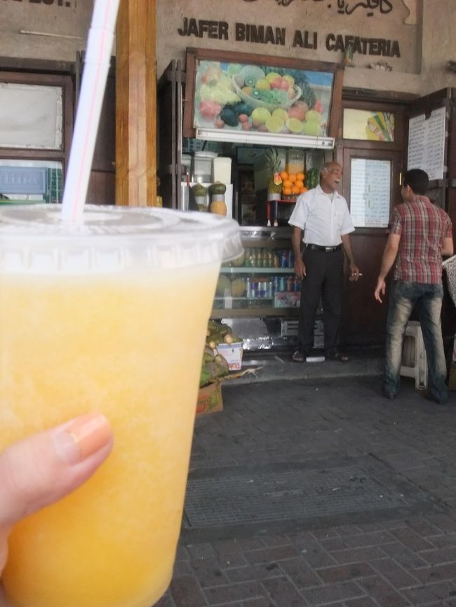 ガイドブックで見たことあるジューススタンドがあったので、寄ってみた。<br />マンゴーメロン！<br />そのままの味でした。