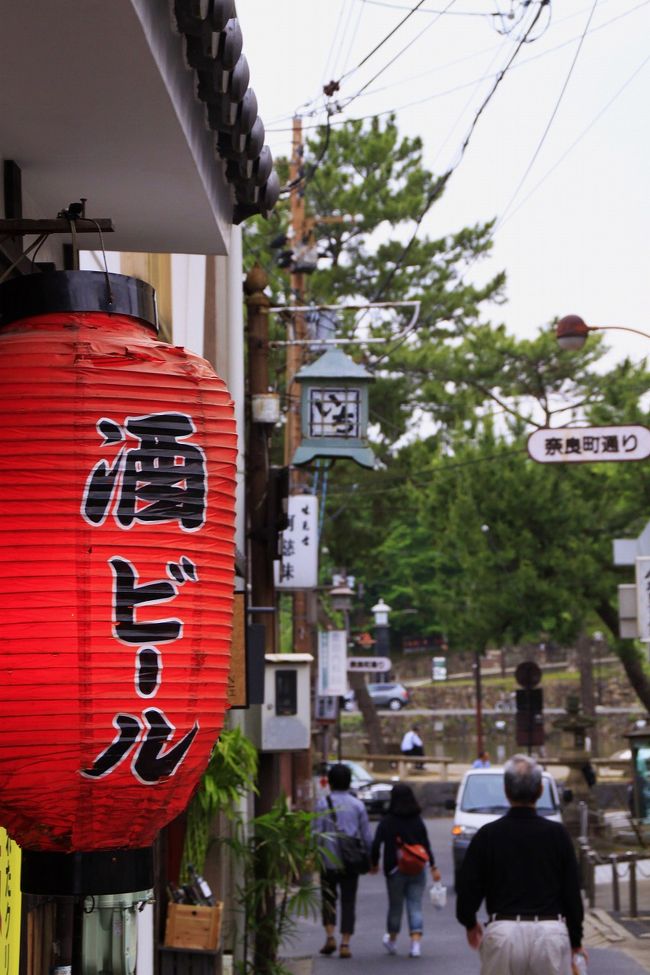 近鉄奈良駅に近づいてくると飲食店も増えてきました。酒・ビールの赤ちょうちんも出ています。