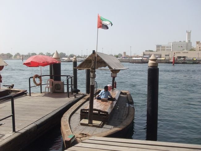 満員になったら出発です。<br />５分くらいで到着。（1ディルハム）<br /><br />これ、オススメ！