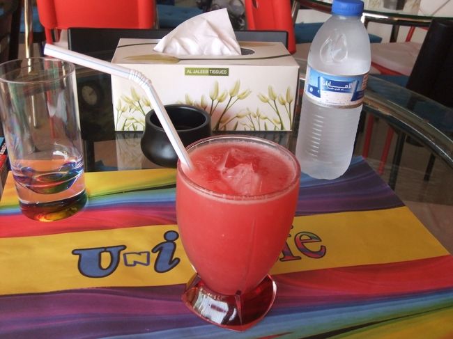 疲れたので休憩。<br />スイカジュース♪<br /><br />ここでタイムアップ。<br />タクシーでホテルへ。