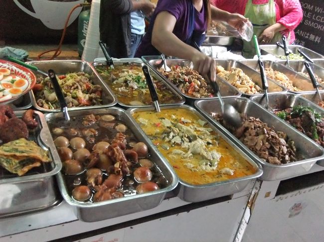 まずはマッサージのためエアポートレール＆BTSでプロンボンへ。<br /><br />おなかがすいていたので適当にご飯。