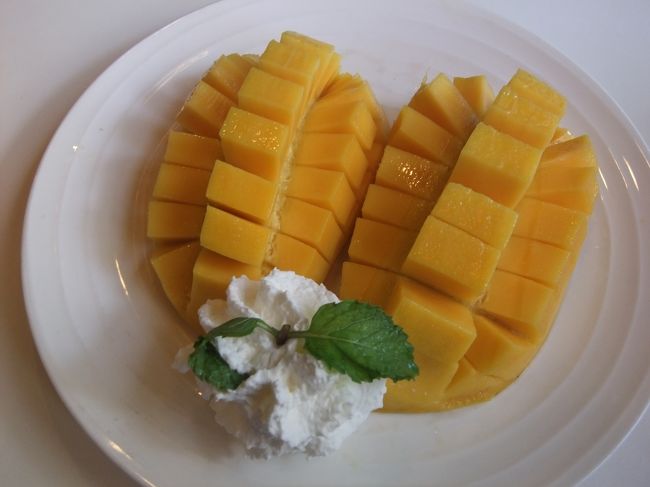 フレッシュマンゴーの気分♪100バーツ。<br />甘くておいしい☆<br /><br />韓国人が多かった。