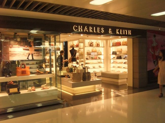 その後はC＆Kで靴の買出しの予定だったけど、ことごとくサイズがなく撃沈。シンガで買うより高めだな〜。