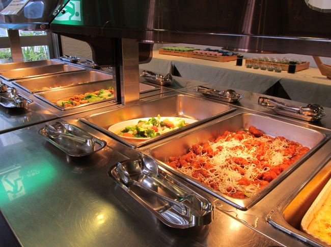 バイキングですが、どのお料理をいただいても美味しかったです。<br />レストランのスタッフも皆、感じがよかったです。<br /><br />こぼれた食材はすぐにふき取ったり、トレイのお料理を常に綺麗に整理したり…。