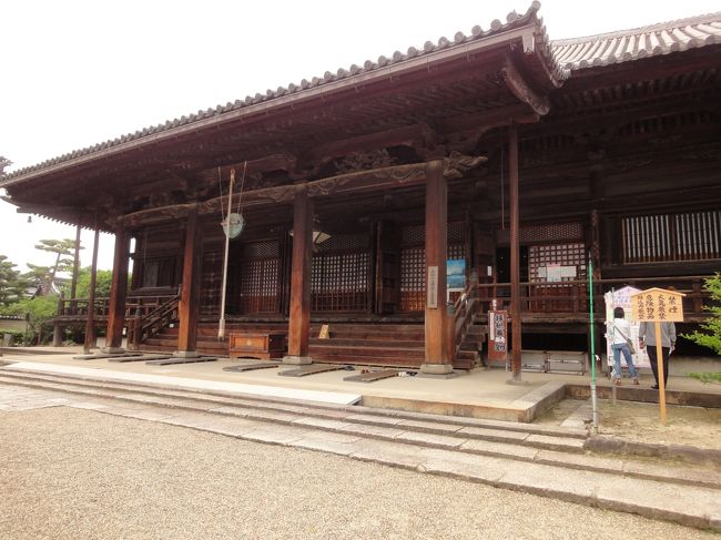 本堂です♪<br /><br />立派ですね〜！！！<br />おまいりしなくっちゃ！<br /><br />「素敵なパートナ・・　じゃなくて、家族皆幸せで、世界が平和でありますように！」<br /><br />心も清めたはずなのに、ついつい私欲が出ちゃいます(^_^;)