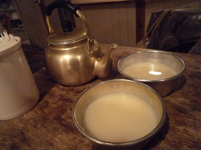 まずはノーマルタイプを注文！<br />ソウルにしてはオシャレ目なお店だけど、出てきたのはヤカン！