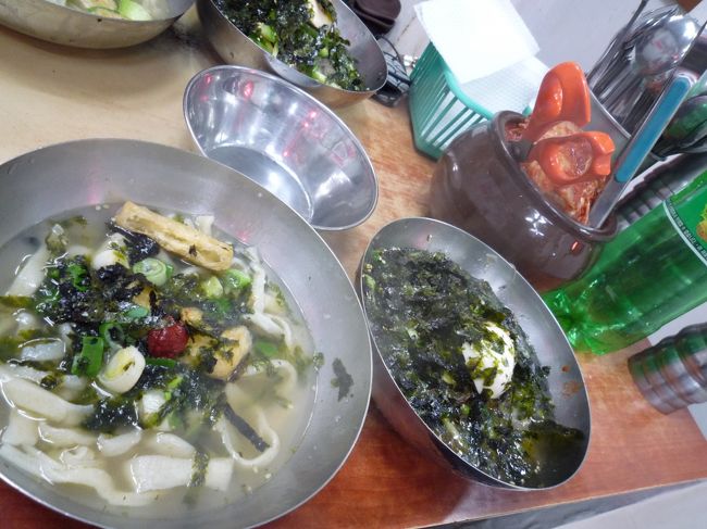 “コウモトチュセヨ〜”って頼むと、カルグクスの他に冷麺も出てくるの！<br />３軒目だし当然完食出来なかったけど、、美味しくいただきました！<br /><br /><br />ＡＭ４：００、ホテルに帰って寝ましょ☆