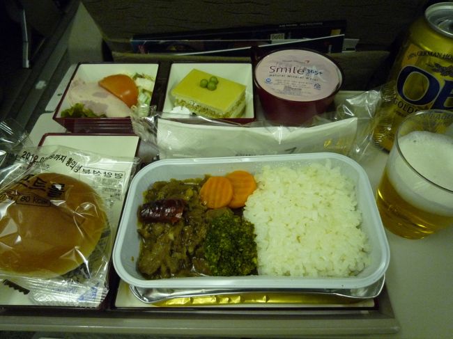 さっきのお茶でお腹いっぱいだから、つまむ程度に。<br />やっぱ、ホットミールいいねぇ〜！