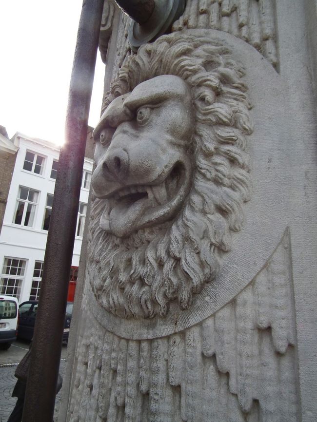 　ベルギーは何かというとライオンですが、この舌べろ、べろんちょは一体何の意味なんすかね。