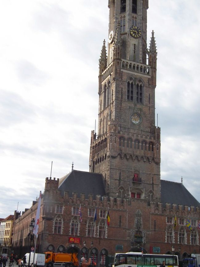 　マルクに面してあたりを睥睨しているベルフォート（鐘楼）でありますが、書いたように月曜日は休みだと思い込んでいたので、近寄りもしませんでした。