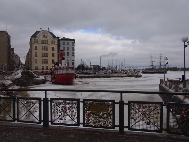 こういうカップルの鍵は、釜山やサンクト・ペテルブルクでも見た。日本にもどこか、あるらしいが。。。