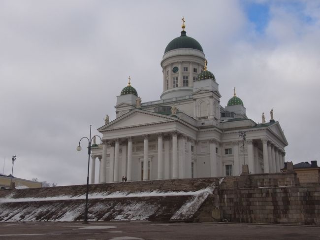 プロテスタントらしく中はすっきりしたデザイン。