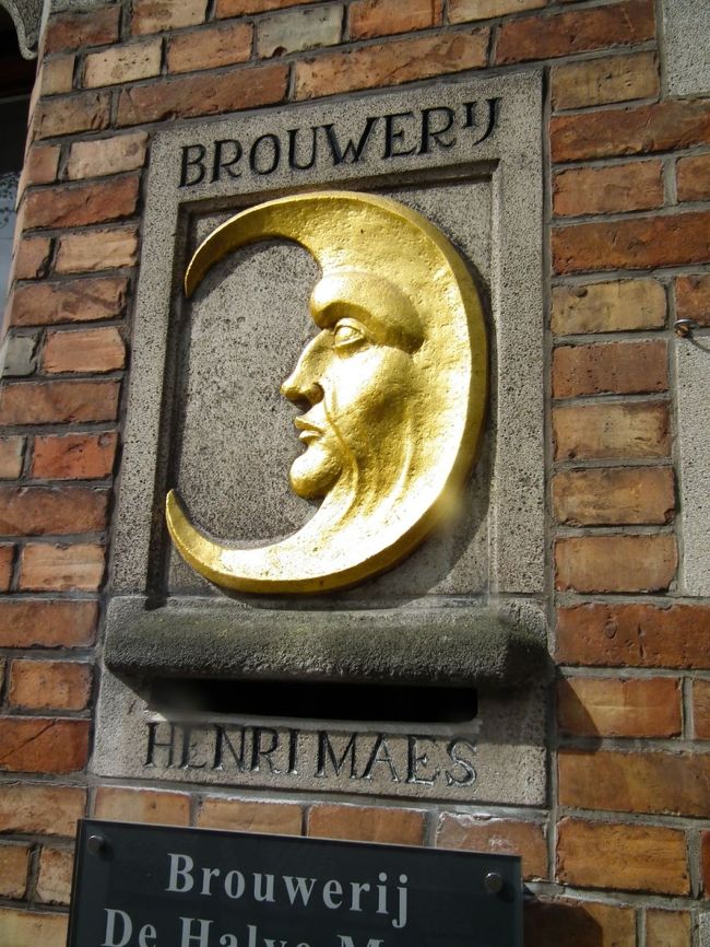 　1564年にブルージュ市が登録制度を作ったときにはもうすでにあったというビール醸造所だそうで、そういうところに卸した香辛料を一手に扱っていた独占資本が大邸宅を築くというのは、もはや「犯罪的」であり、なんて演説ぶったらぶっ飛ばされそうですな。<br /><br />　押さえた奴の勝ち、先にやった奴の勝ち、って奴です。