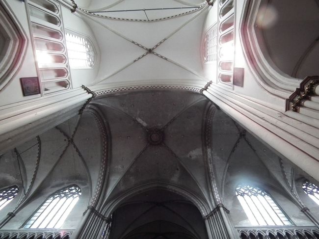 　とても静かで、とても落ち着く立派な教会でした。