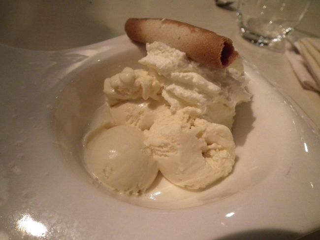 　私のデザートはこちら。ん？あちらはなんだと？クリーム・ブリュレですよ。