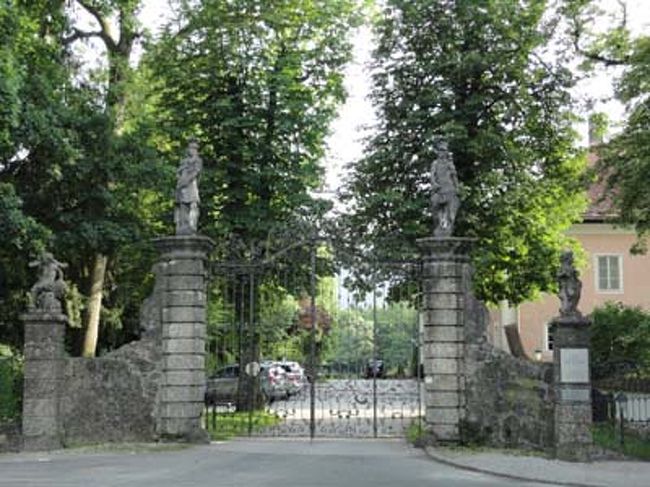 レオポルトクローン正面