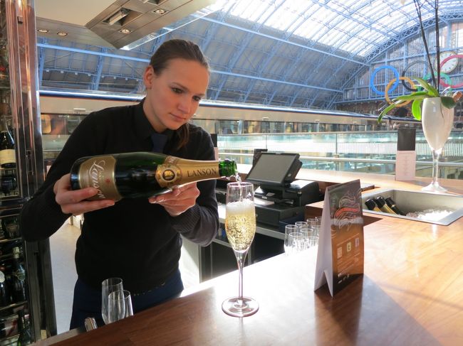 シャンパンバー見つけました。