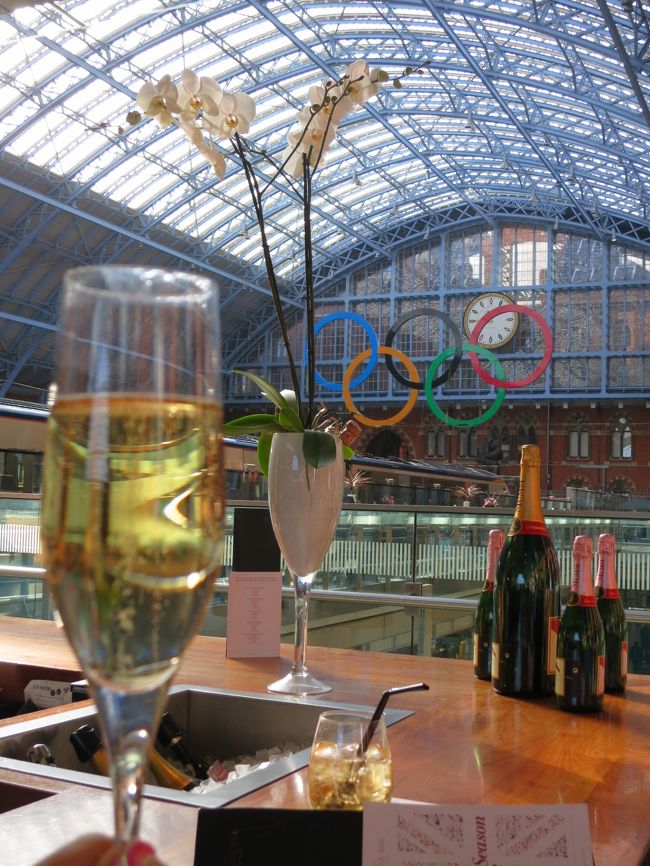 ユーロスターと五輪マーク見ながらいただきました。<br /><br />朝の９時です・・・