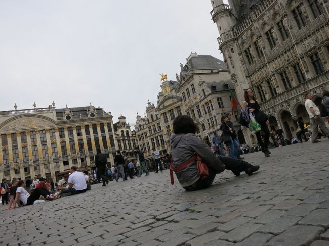 グランプラスで休憩。