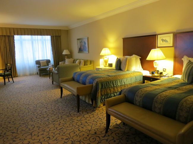 やっとお部屋へ。<br /><br />ツイン希望。<br /><br />部屋はひとつでしたが、広かったです。