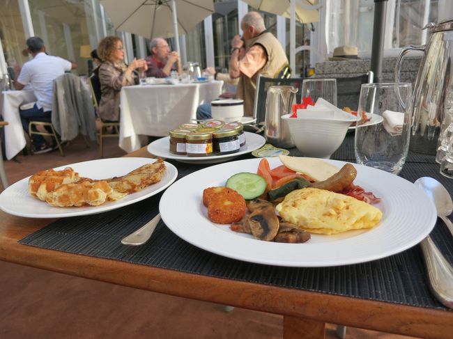 翌日。<br /><br />朝食は品数豊富。<br /><br />やっぱりいいホテルはいいです。