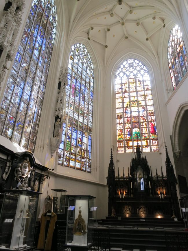 ブリュッセルの街を歩いていると、とても具合が悪くなるときがあります。<br /><br />この教会を見学して外に出るとぐったり・・・