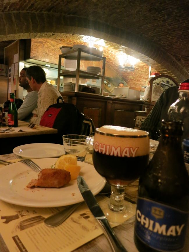 ビールを飲んでるだけ・・・<br /><br />つまらない食事です。