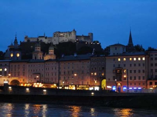 ザルツァッハ川からの夜景