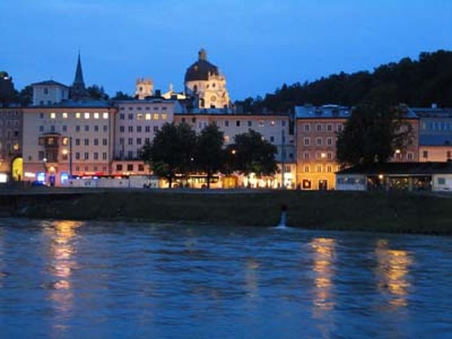 ザルツァッハ川からの夜景