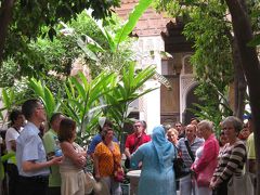 バヒア宮殿の中は観光客であふれていました。
こちらも入場料１０ＤＨ。

